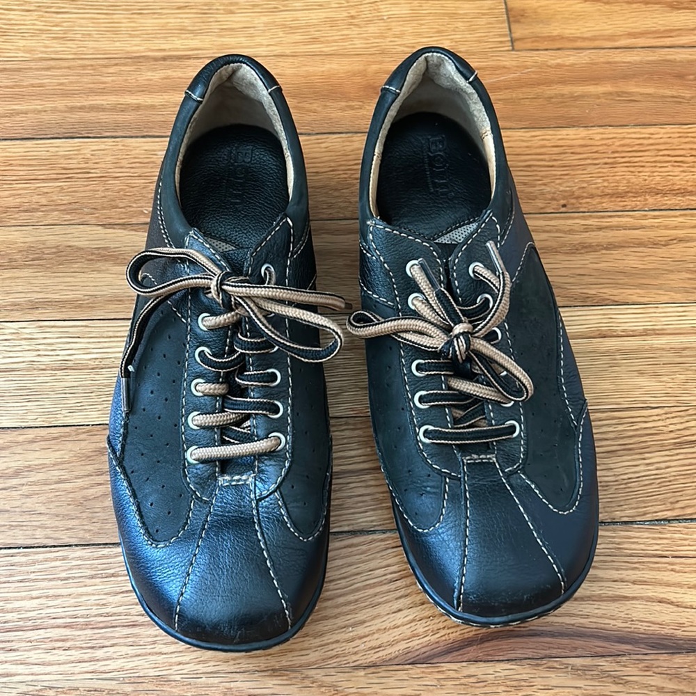 BORN SNEAKERS